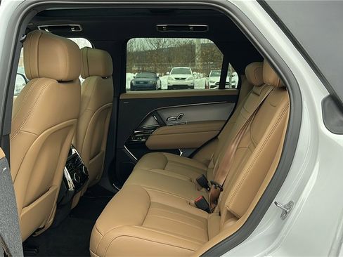 New 2025 Land Rover Range Rover Sport SE image 19