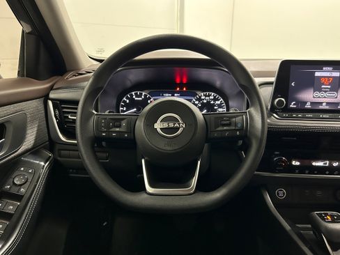 Used 2023 Nissan Rogue SV FWD image 11