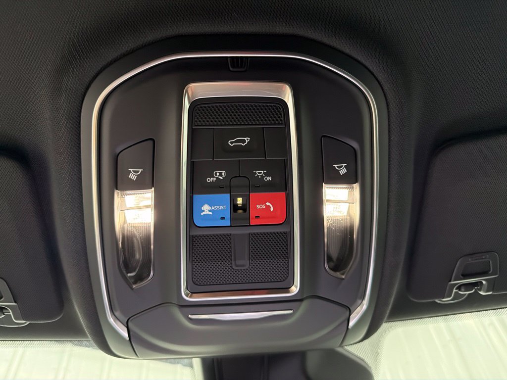 New 2027 Jeep Grand Cherokee Altitude RWD image 21