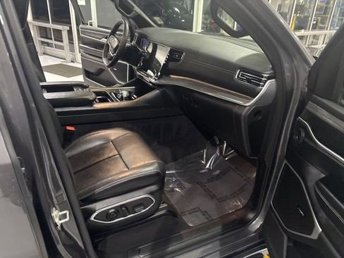 Used 2024 Jeep Wagoneer L Series II w/ Flexible Seating Group image 25