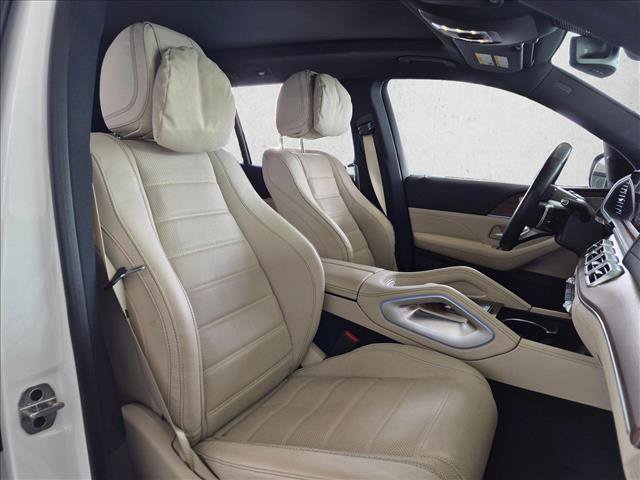Used 2025 Mercedes-Benz GLS 580 4MATIC image 17