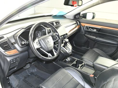 Used 2019 Honda CR-V Touring image 2