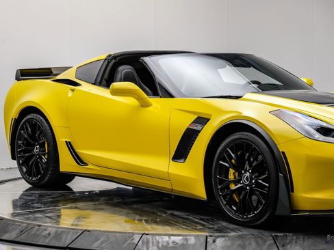 Used 2015 Chevrolet Corvette Z06 w/ 3LZ Preferred Equipment Group RWD image 36