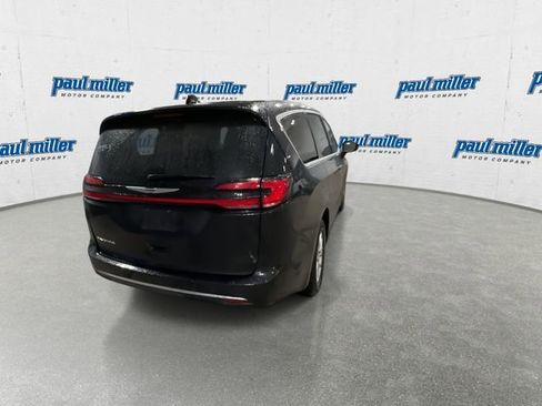 Used 2024 Chrysler Pacifica Touring-L image 10