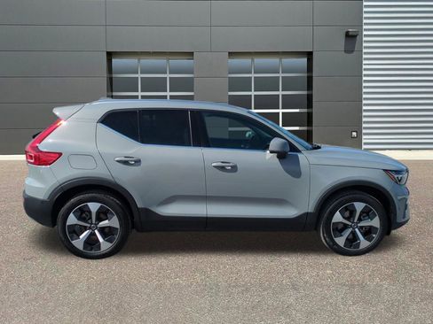 Used 2025 Volvo XC40 B5 Plus w/ Protection Package Premier image 8