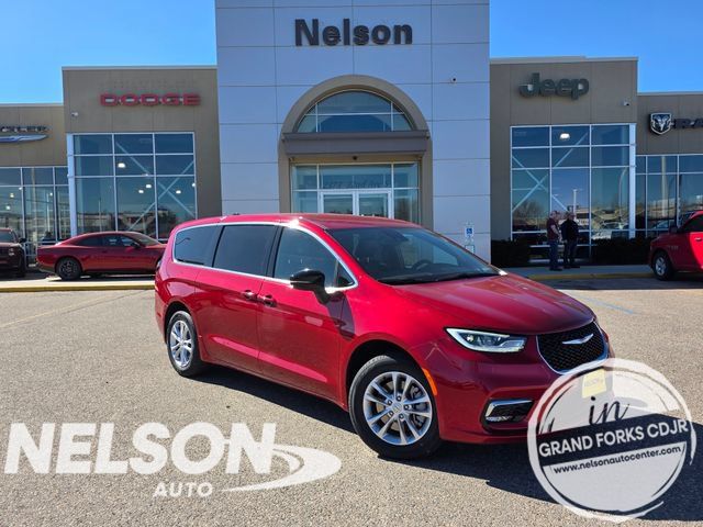 New 2026 Chrysler Pacifica Select AWD/4WD image 1