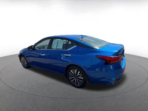 Used 2025 Nissan Altima 2.5 SV FWD image 10