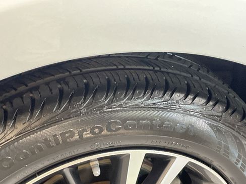 Used 2017 Toyota Corolla LE image 12