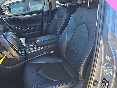 Used 2022 Toyota Highlander Platinum image 19