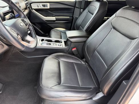 Used 2021 Ford Explorer Limited w/ Equipment Group 301A AWD/4WD image 10