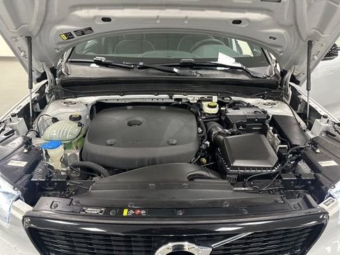 Used 2022 Volvo XC40 T5 R-Design w/ Advanced Package image 29