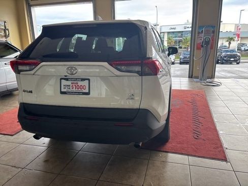 Used 2022 Toyota RAV4 LE image 11