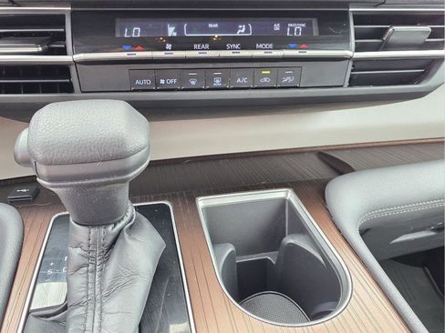 Used 2022 Toyota Sienna LE image 24