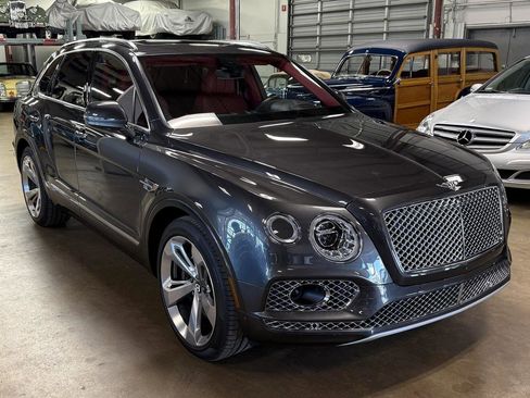 Used 2018 Bentley Bentayga image 1