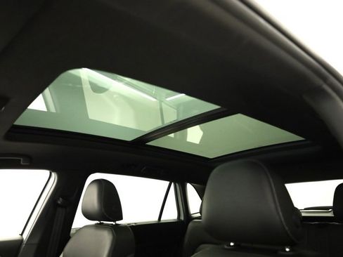 Used 2020 Volkswagen Atlas Cross Sport SEL Premium image 31