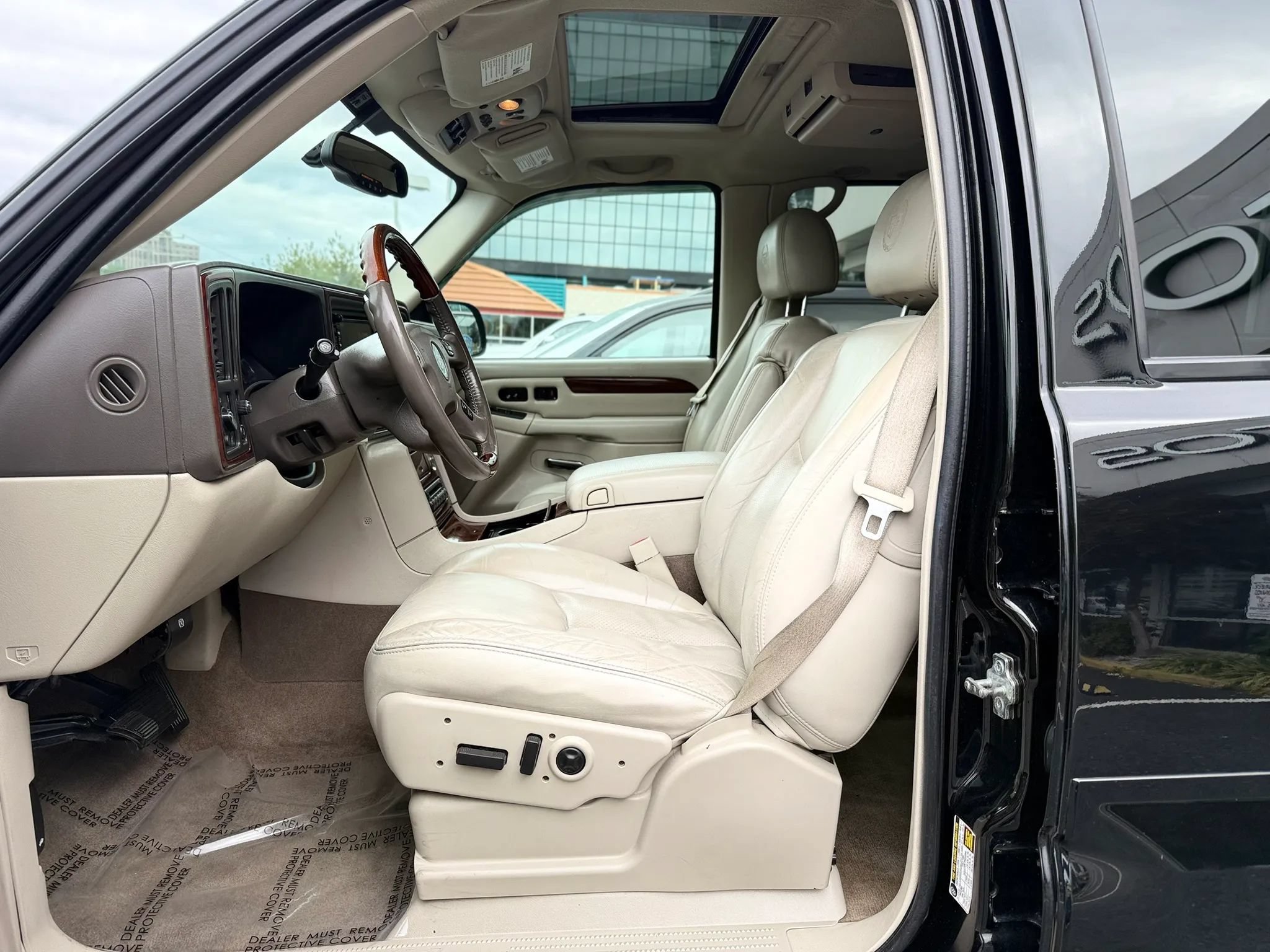 Used 2005 Cadillac Escalade AWD image 10
