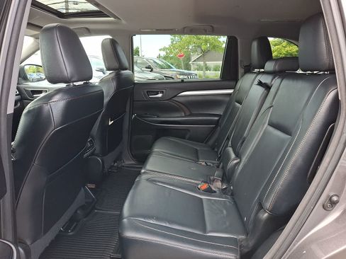 Used 2016 Toyota Highlander XLE AWD/4WD image 11