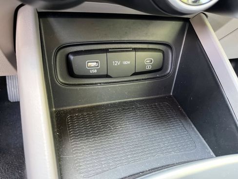 Used 2025 Hyundai Venue SEL FWD image 23