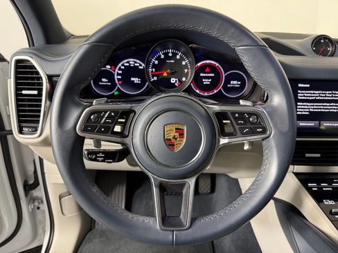 Used 2022 Porsche Cayenne AWD/4WD image 24