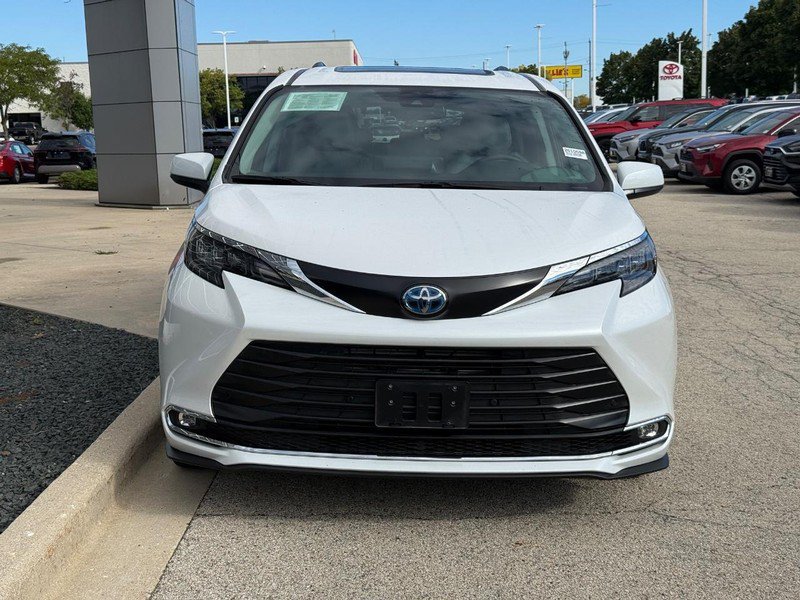 Used 2024 Toyota Sienna XLE FWD image 8