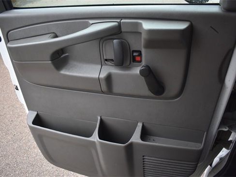 Used 2015 Chevrolet Express 3500 Extended image 23