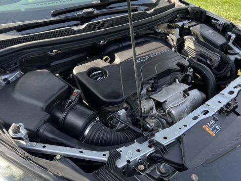 Used 2017 Chevrolet Cruze LT image 34