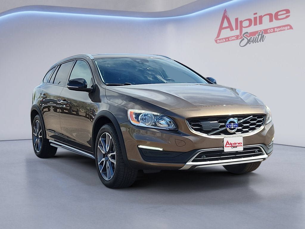Used 2018 Volvo V60 T5 Cross Country AWD/4WD image 7