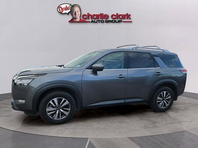 Used 2023 Nissan Pathfinder SL