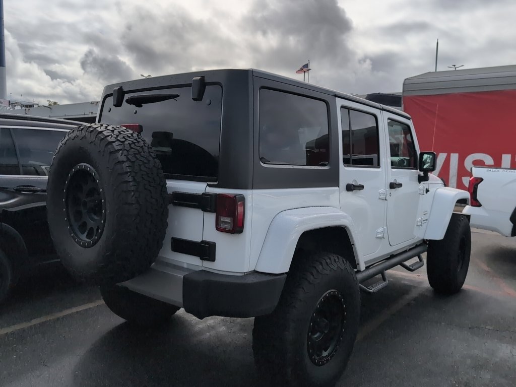 Used 2018 Jeep Wrangler Unlimited Sahara AWD/4WD image 4