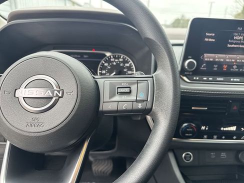 Used 2023 Nissan Rogue SV image 17