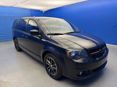 Used 2019 Dodge Grand Caravan GT FWD image 2
