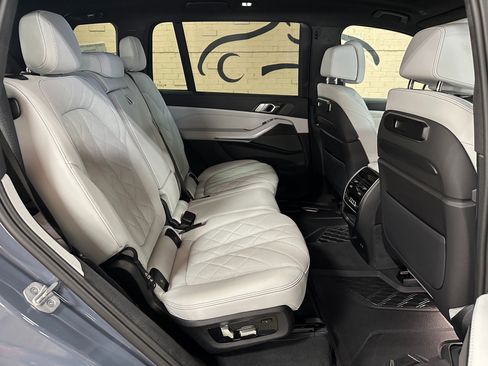 Used 2025 BMW X7 xDrive40i image 8