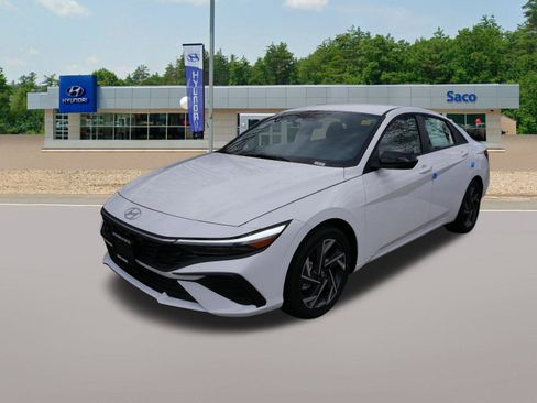 New 2025 Hyundai Elantra SEL FWD image 2