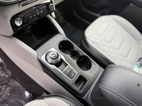 Certified 2023 Ford Escape Platinum w/ Premium Technology Package image 15