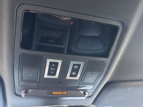 Used 2024 Land Rover Defender 130 X-Dynamic SE AWD/4WD image 20