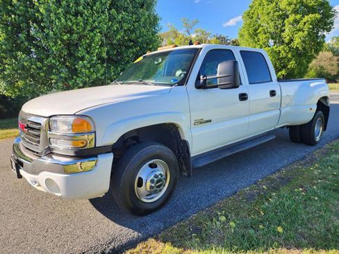 Used 2007 GMC Sierra 3500 SLT w/ Heavy-Duty Power Package AWD/4WD image 2