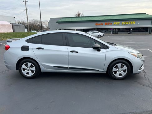 Used 2018 Chevrolet Cruze LS image 9