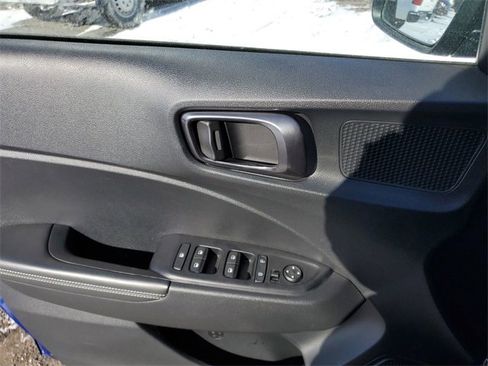 Used 2023 Hyundai Venue Limited w/ Cargo Package image 23