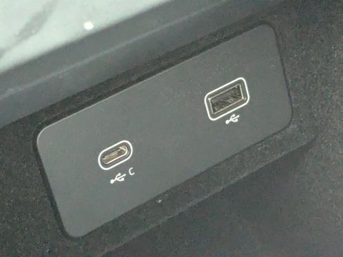 Used 2024 Land Rover Range Rover Sport SE image 25