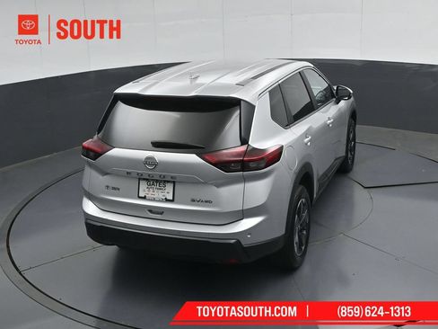 Used 2024 Nissan Rogue SV AWD/4WD image 44
