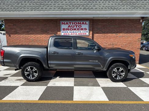 Used 2016 Toyota Tacoma TRD Sport w/ Towing Package AWD/4WD image 2