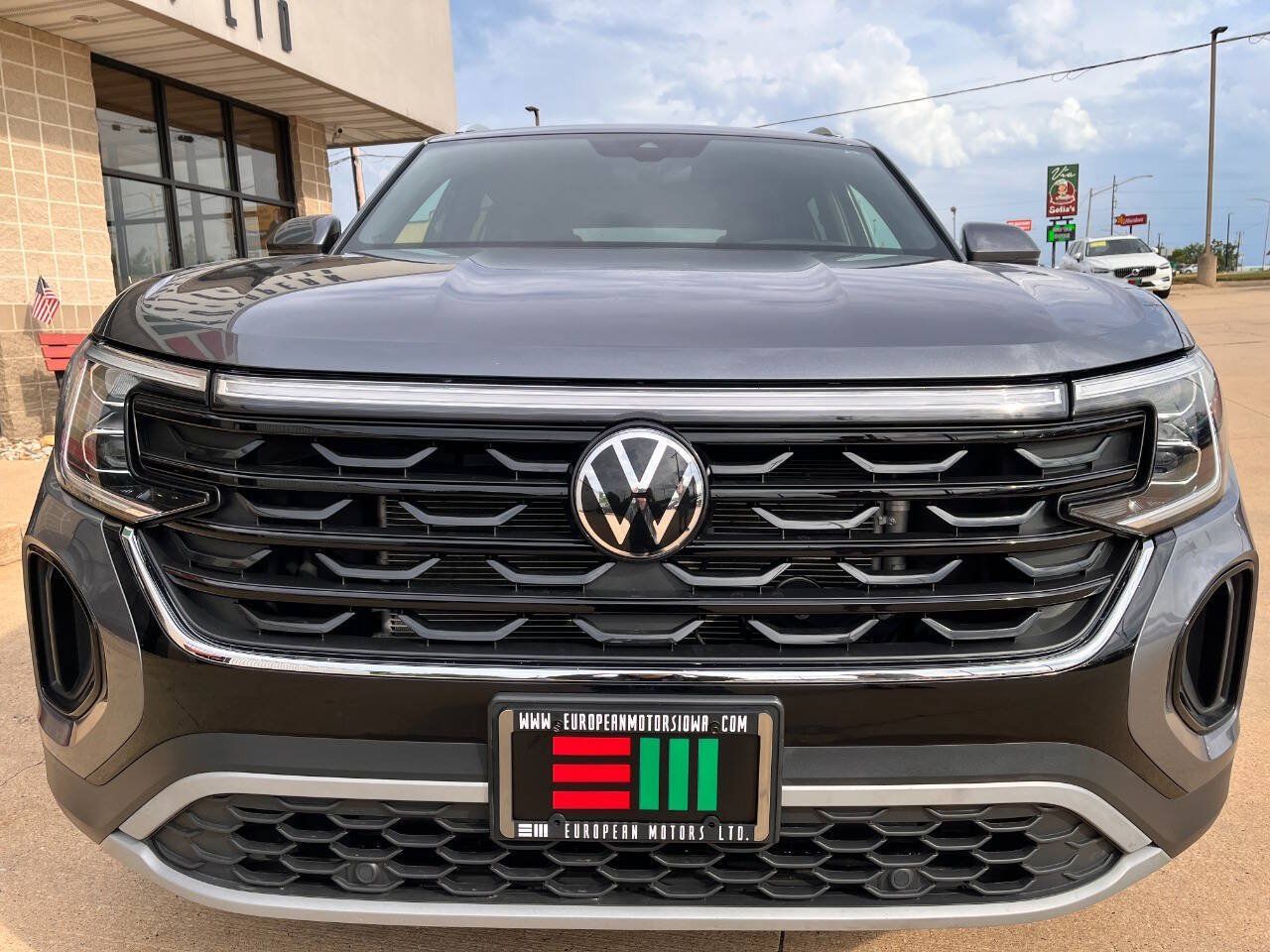 Used 2024 Volkswagen Atlas Cross Sport SE AWD/4WD image 7
