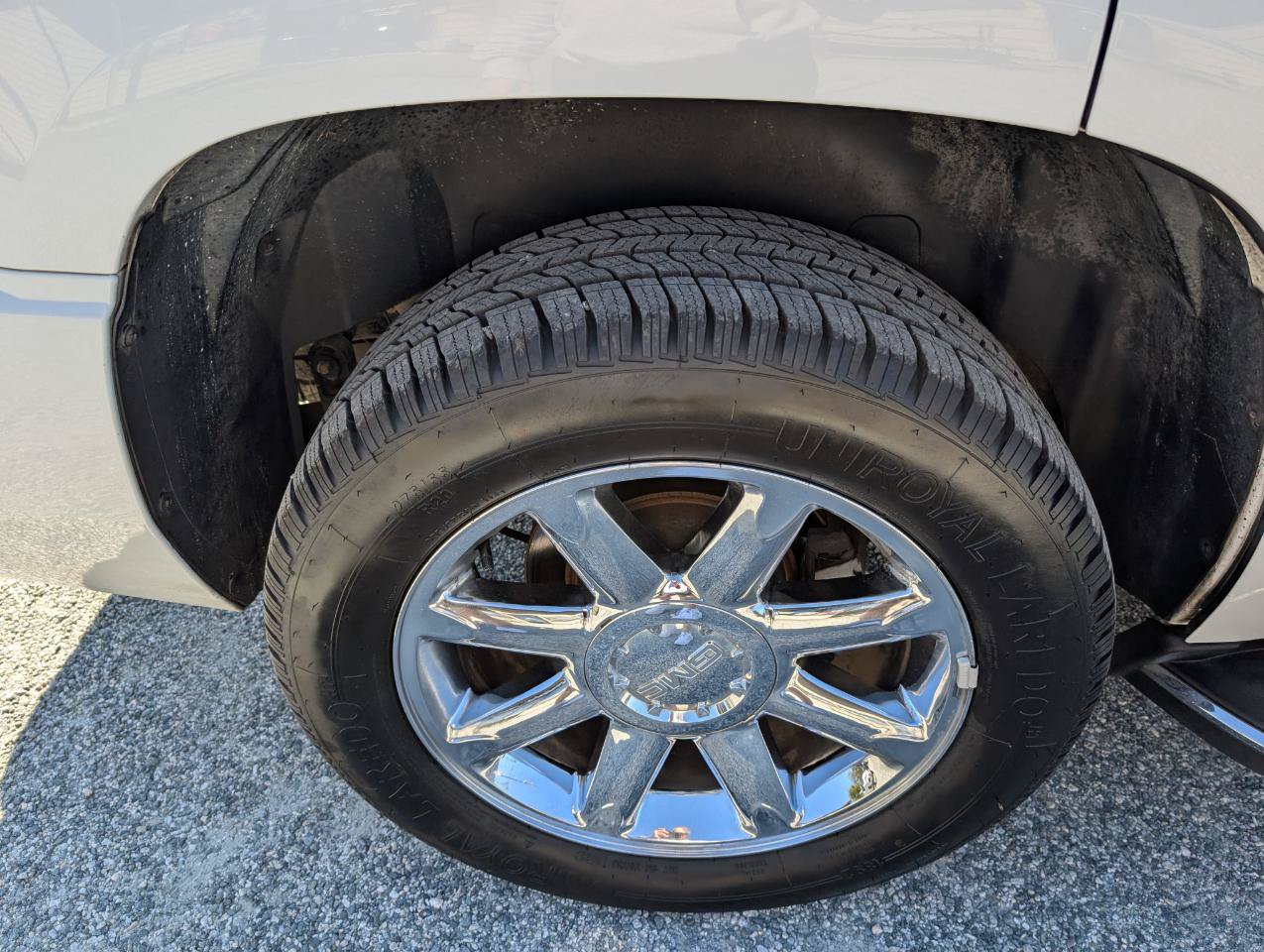 Used 2013 GMC Yukon Denali RWD image 6