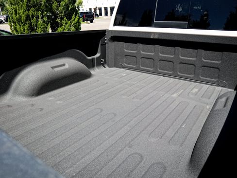 Used 2025 RAM 2500 Laramie AWD/4WD image 32