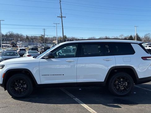 Used 2025 Jeep Grand Cherokee L Altitude image 20