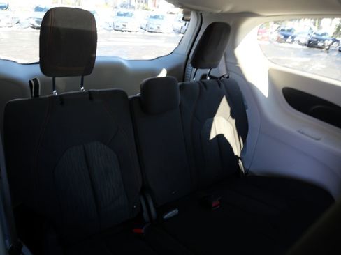 Used 2017 Chrysler Pacifica LX image 24