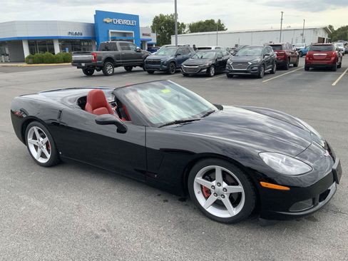 Used 2005 Chevrolet Corvette Convertible w/ Preferred Equipment Group RWD image 2