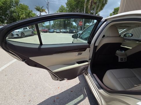 Used 2018 Lexus ES 350 w/ Luxury Package w/Wood Trim FWD image 13