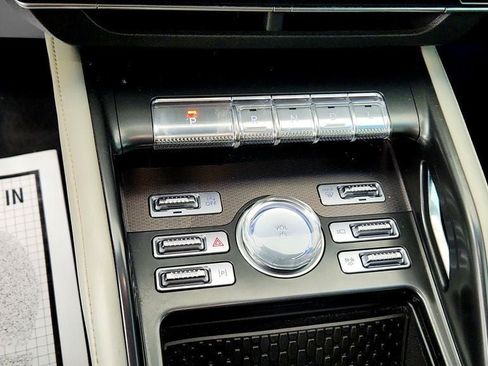 Used 2024 Lincoln Nautilus Premier AWD/4WD image 16
