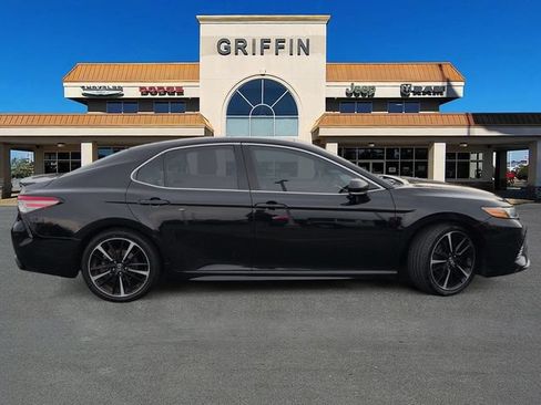 Used 2018 Toyota Camry XSE FWD image 3